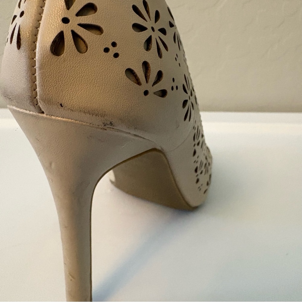 LC Lauren Conrad Confetti Ivory flower laser cut out stiletto heels size 6 - Picture 9 of 16